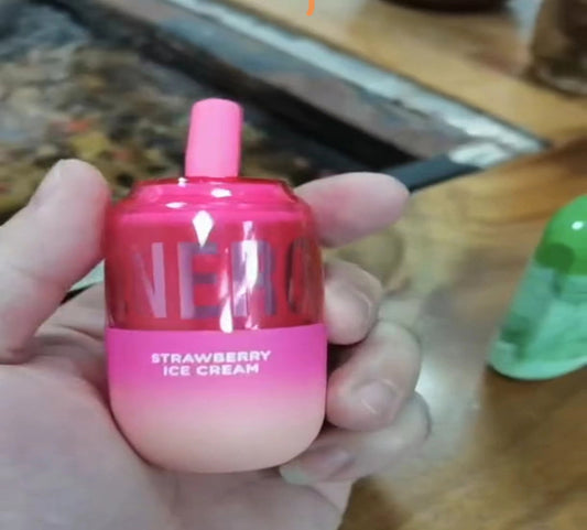 Electronic cigarette e-liquid (strawberry ice cream)