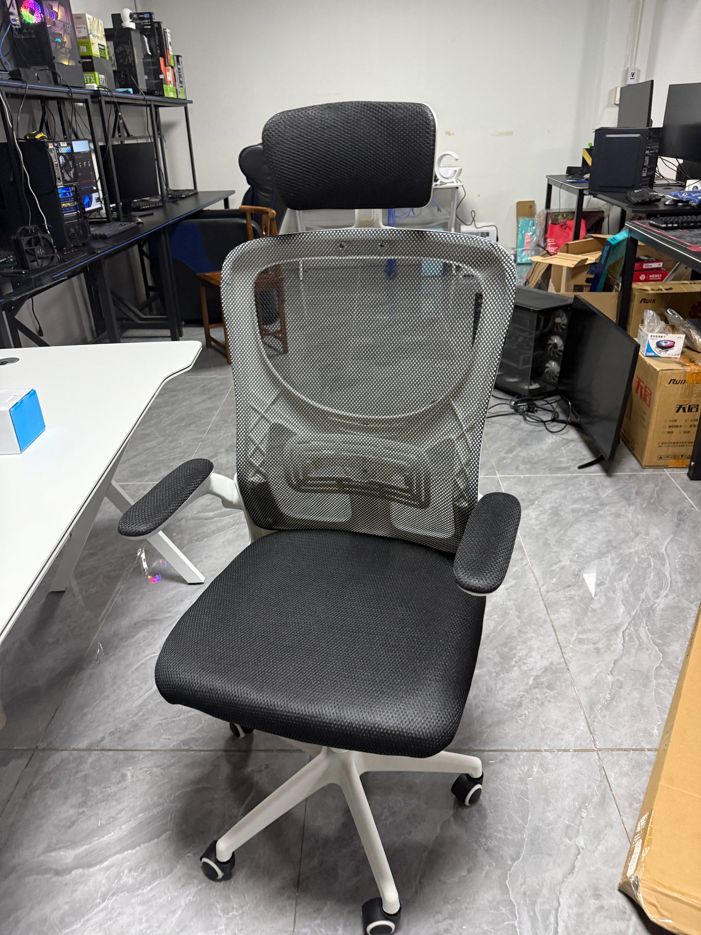 泰国电竞椅电竞桌白色,黑色都有