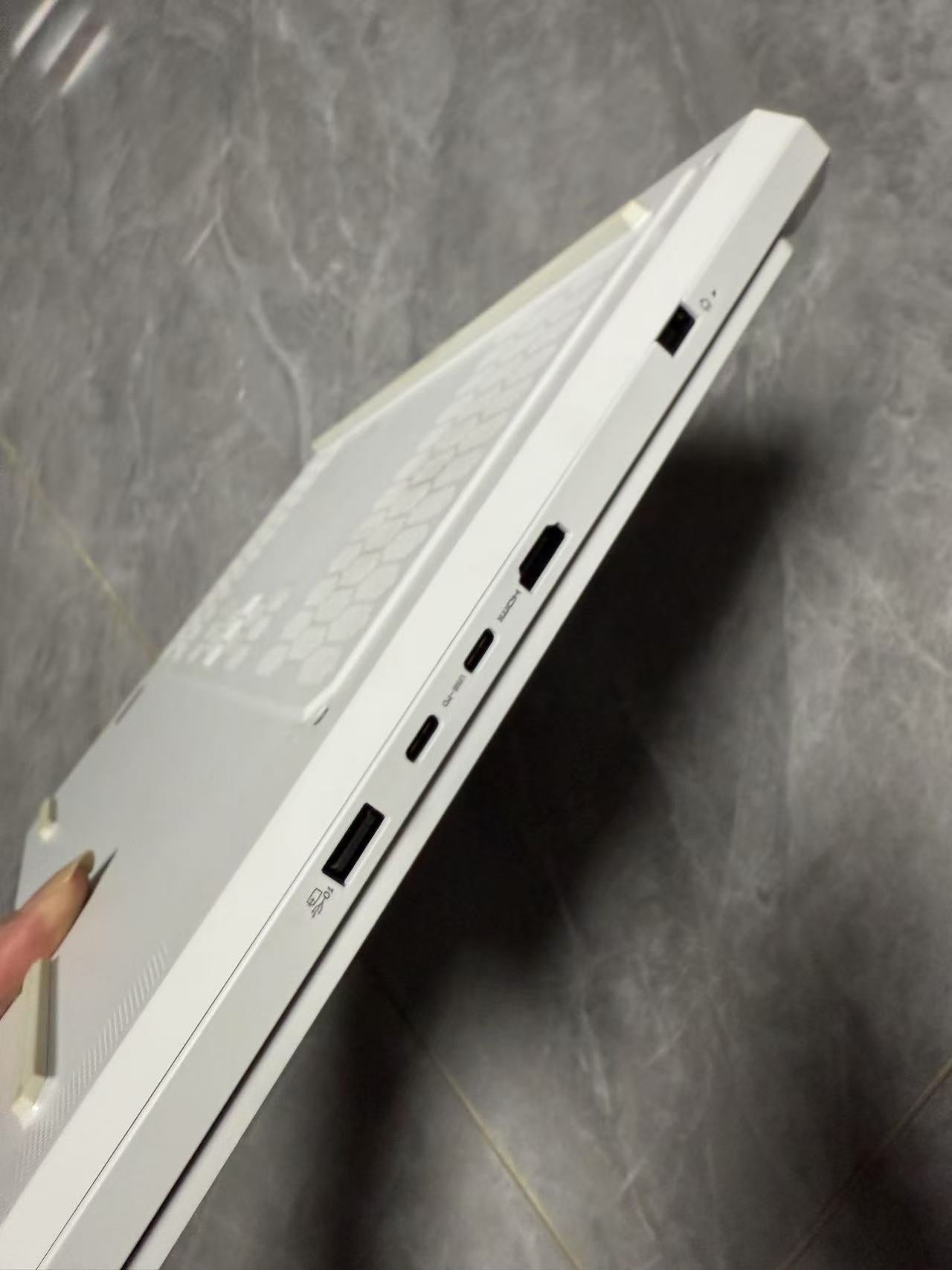准新 联想 拯救者R7000P 2025(锐龙9 8945HX/32GB/1TB/RTX5070) 泰国现货笔记本电脑 游戏本 AI笔记本