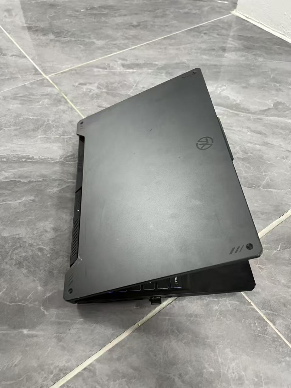 二手笔记本 华硕飞行堡垒9(i5 11400H/16GB/512GB/RTX2050第十一代英特尔酷睿i5,RTX3050 4G独显,144Hz电竞屏,背光键盘 泰国曼谷现货有2台