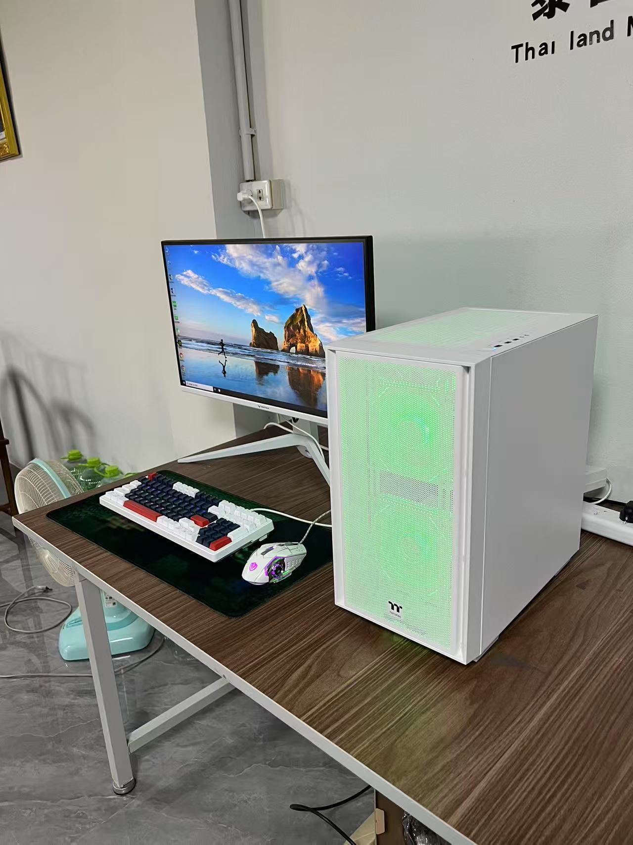 27英寸165HZ电竞直播AI电脑 第十二代酷睿i5-12400F六核 内存32G M.2 512GB H610M RTX5060 8G显卡