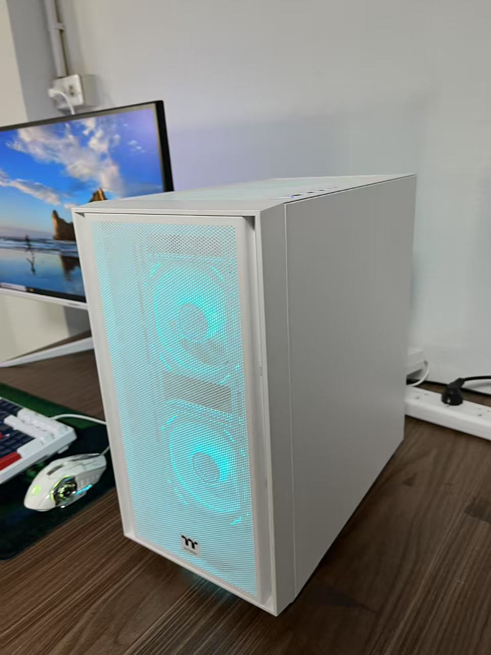 27英寸165HZ电竞直播AI电脑 第十二代酷睿i5-12400F六核 内存32G M.2 512GB H610M RTX5060 8G显卡