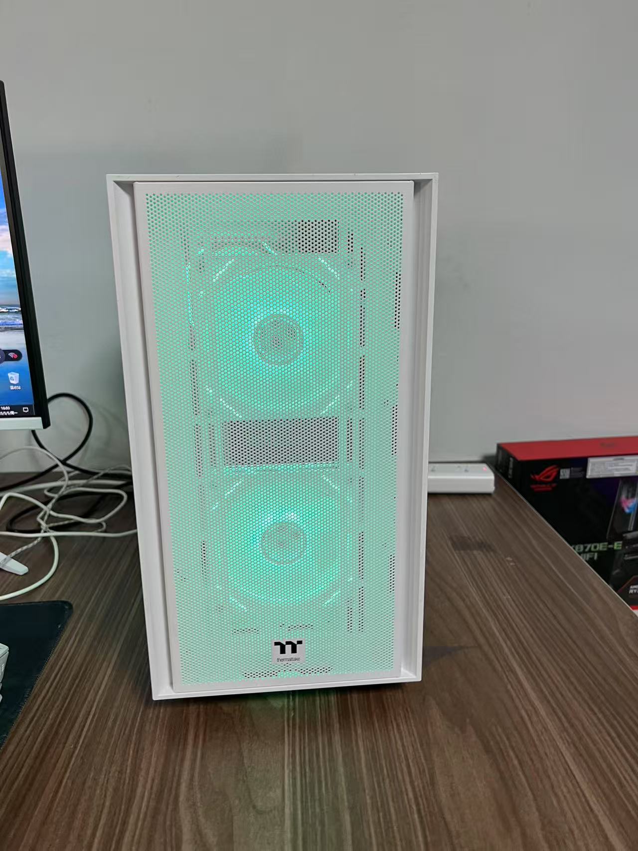 27英寸165HZ电竞直播AI电脑 第十二代酷睿i5-12400F六核 内存32G M.2 512GB H610M RTX5060 8G显卡