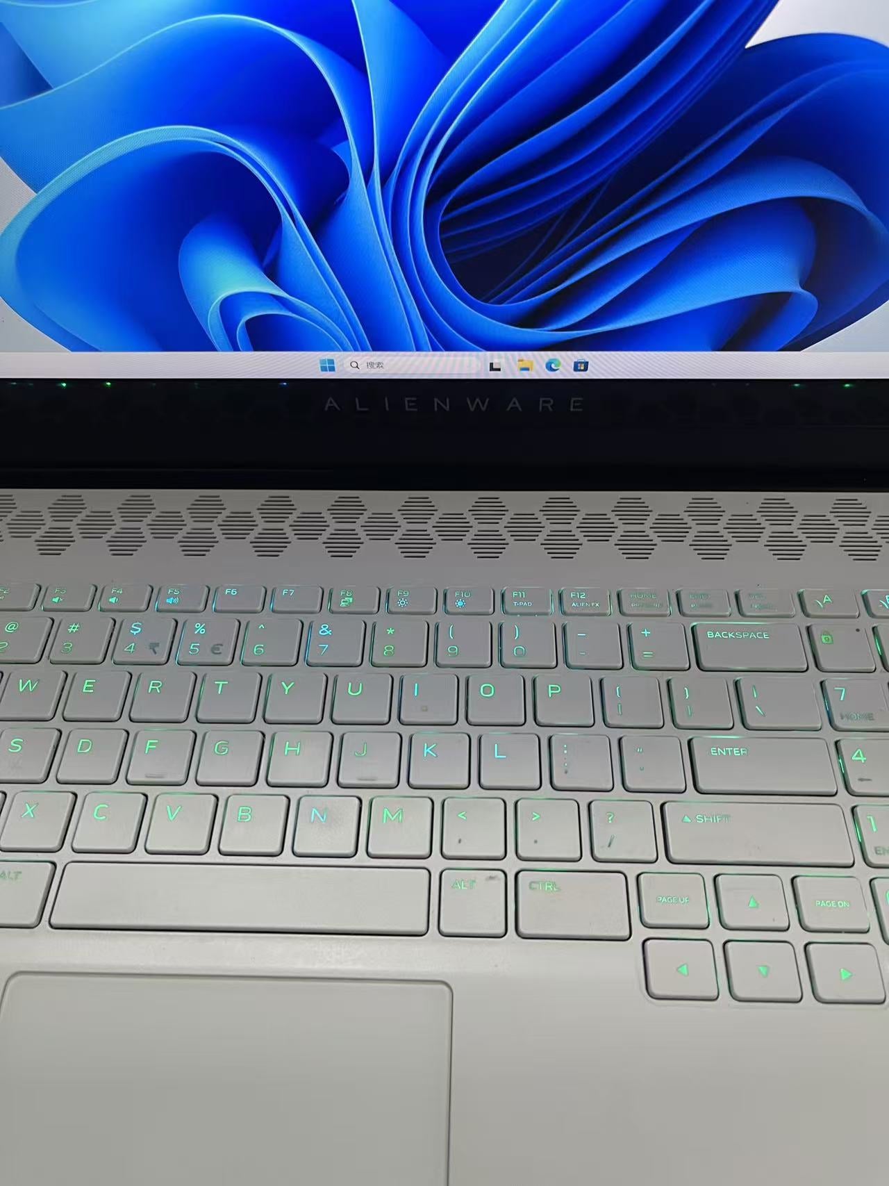 Alienware m17 R3 笔记本电脑 英特尔 Core i7-10750H 16GB 1TB RTX2070 8G游戏本 17英寸