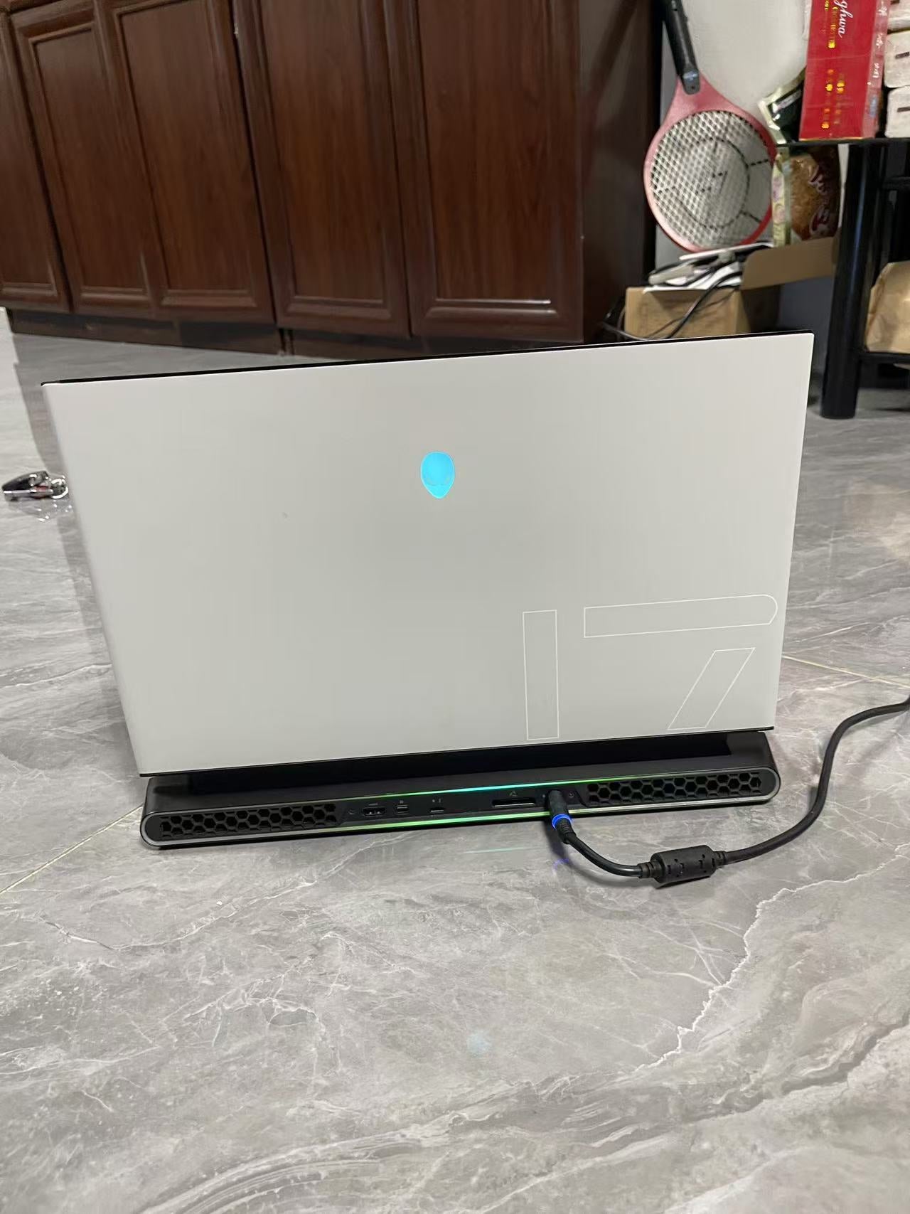 Alienware m17 R3 笔记本电脑 英特尔 Core i7-10750H 16GB 1TB RTX2070 8G游戏本 17英寸
