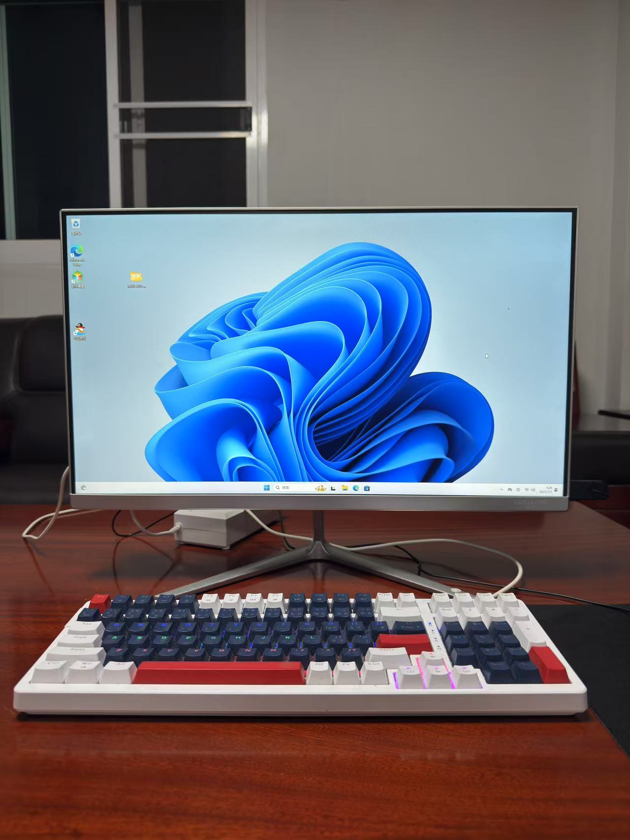 准新机 海兰一体机电脑 24英寸十二代G6900 DDR4 16G M.2 256GB 核显 办公游戏一体机电脑