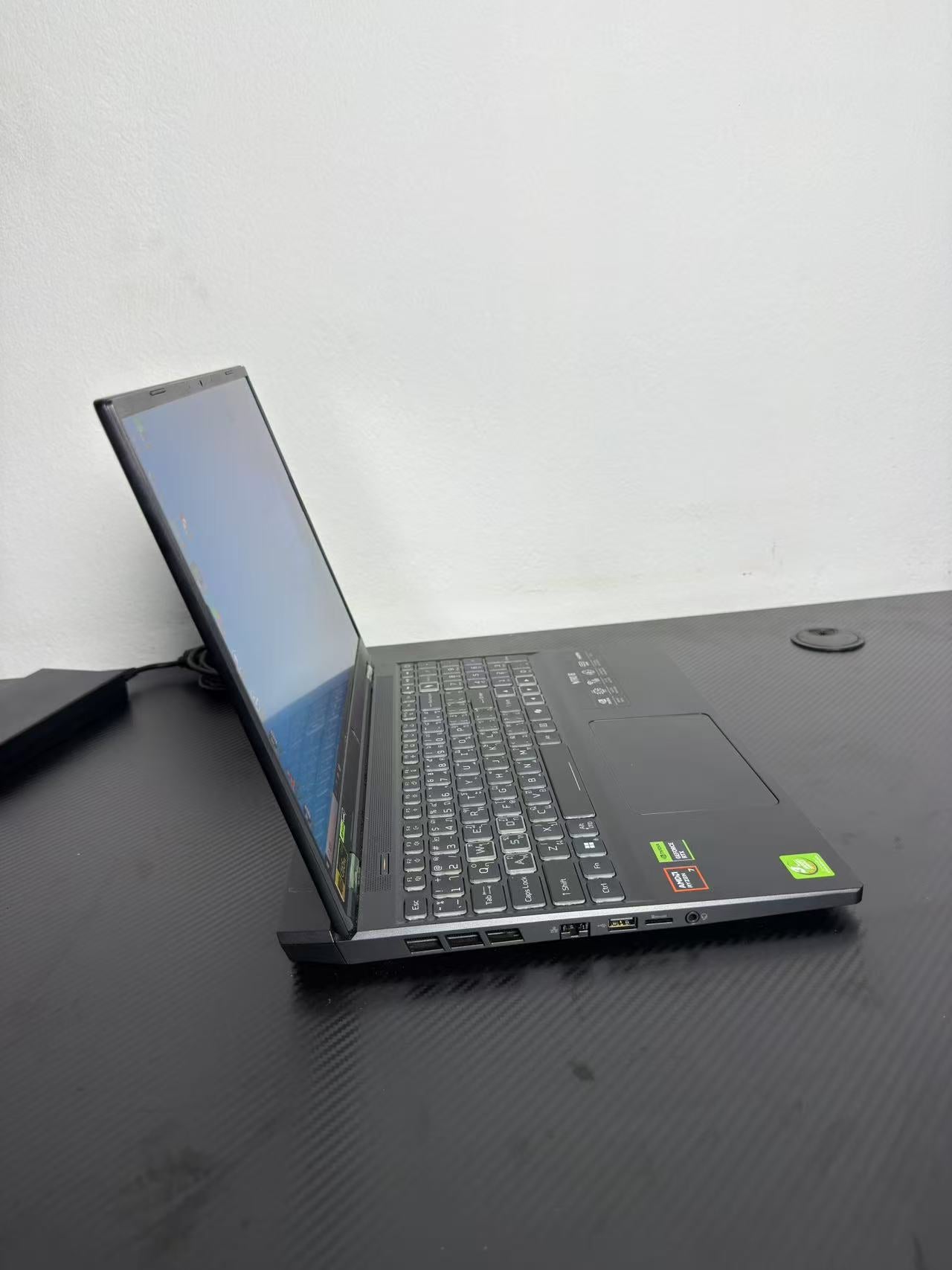 Acer/宏碁 暗影骑士·龙AMD 新锐龙 Ryzen 7 8845HS 16英寸 RTX4050独显直连高色域165Hz高刷屏2.5K游戏笔记本电脑