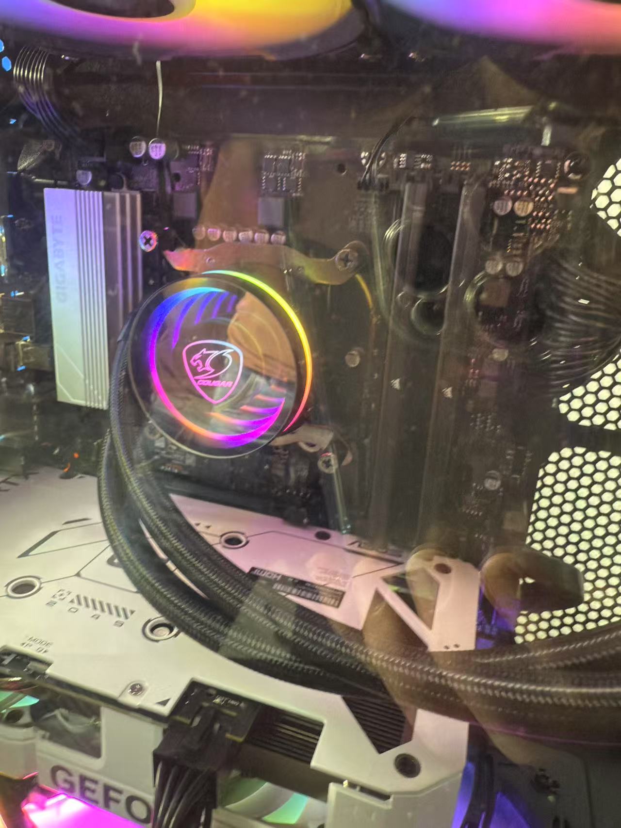 第十四代 酷睿 i5-14400F 十核 技嘉 B760M 海盜船 32GB DDR5 1TB RTX 4060(8GB/华硕)AI直接电脑主机