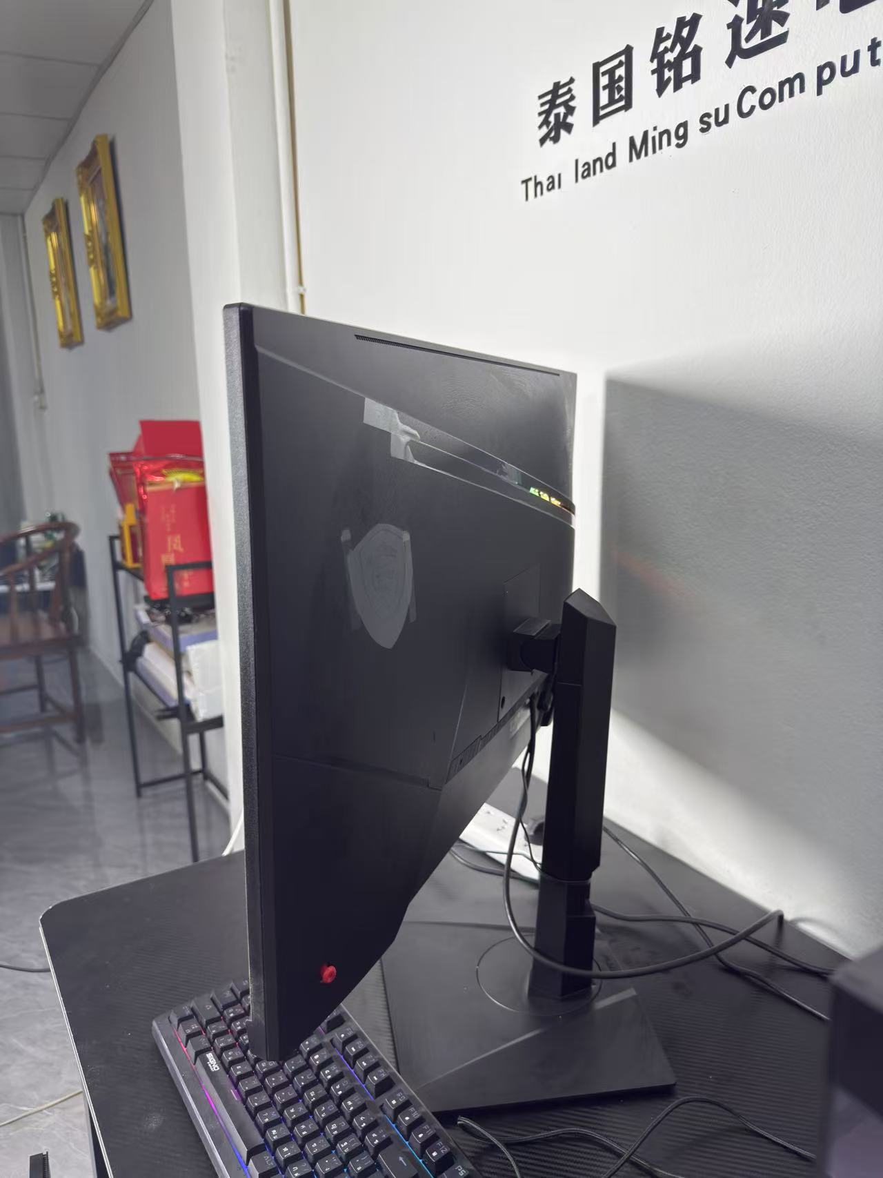 二手准新 显示器MSI MAG321QR-QD - 31.5 英寸 IPS 2K 170Hz USB-C KVM AMD FREESYNC PREMIUM 和 NVIDIA G-SYNC