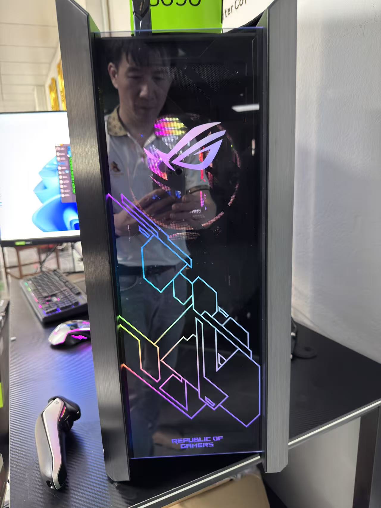 Second-hand quasi-new machine 32-inch 4K 165HZ ASUS ROG 13th generation i9-13900KF 24-core Z790 2TB ASUS ROG 4090 24GB