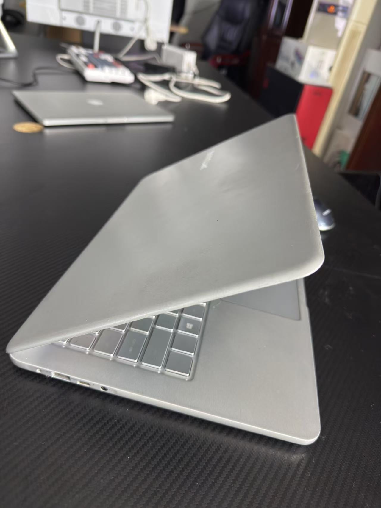 Second hand Samsung laptop Core i7-8550U Samsung 16GB Hard Drive M.2 512G Office Laptop Bangkok Thailand
