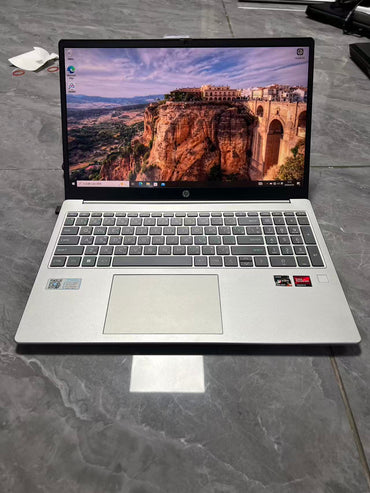 Thai quasi-new HP 15.6-inch Laptop AMD Ryzen 5 7520U Quad-Core 8-Thread 16G LPDDR5 5500MHz 512G SSD Radeon Graphics Chinese System Supports Rental