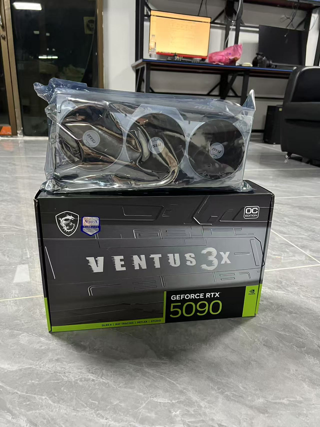 今天刚行微星万图RTX5090 32G AI显卡 可以单卖也可以组装电脑