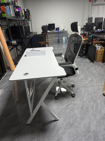 泰国电竞椅电竞桌白色，黑色都有