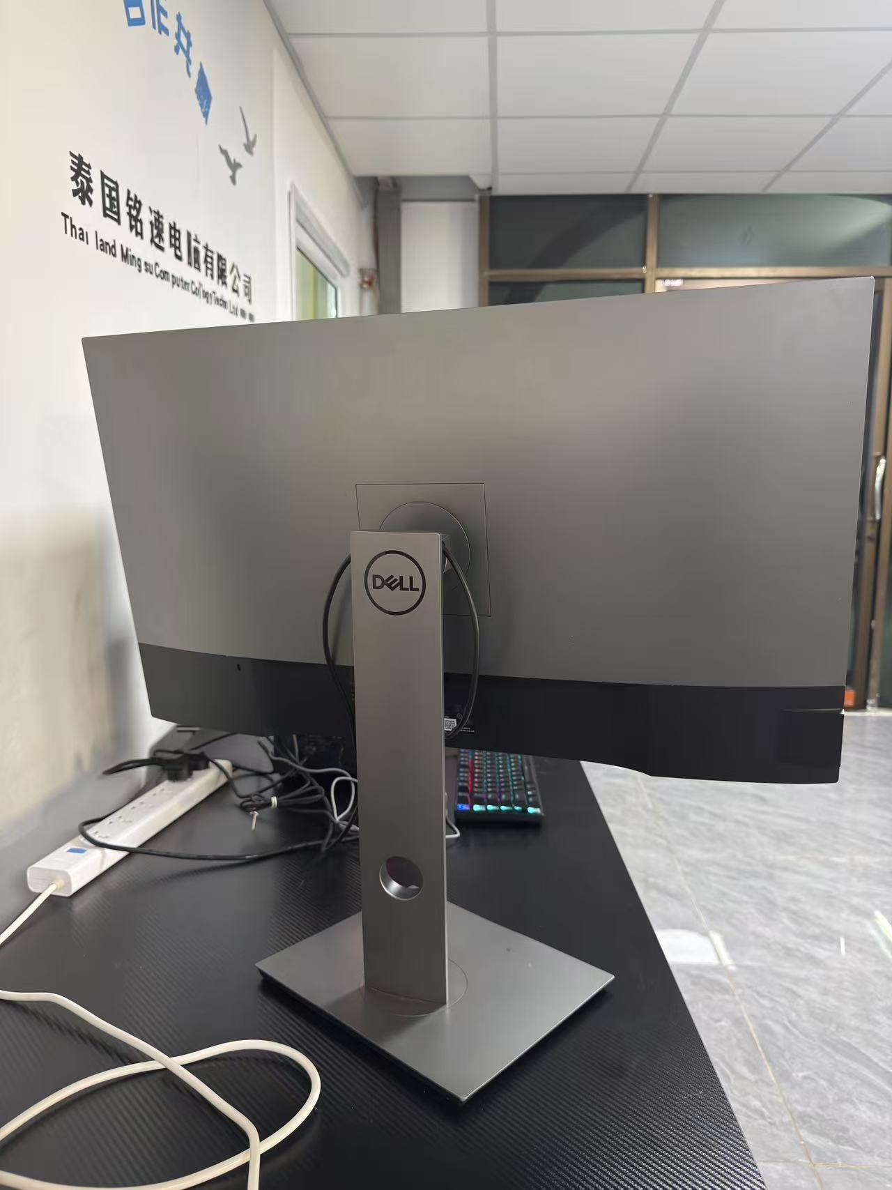 Used Dell 32-inch 4K U3219Q monitor