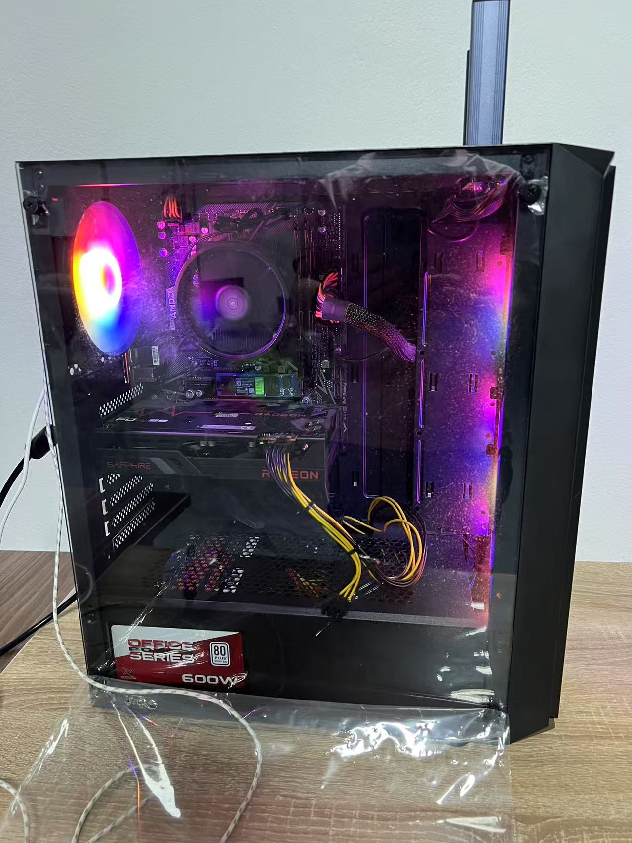 准新机 AMD Ryzen 5 4500 6-Core 六核 DDR4 3200 16G M.2 256GB  技嘉 A520M  RX 6600 ( 8 GB / 蓝宝石 )