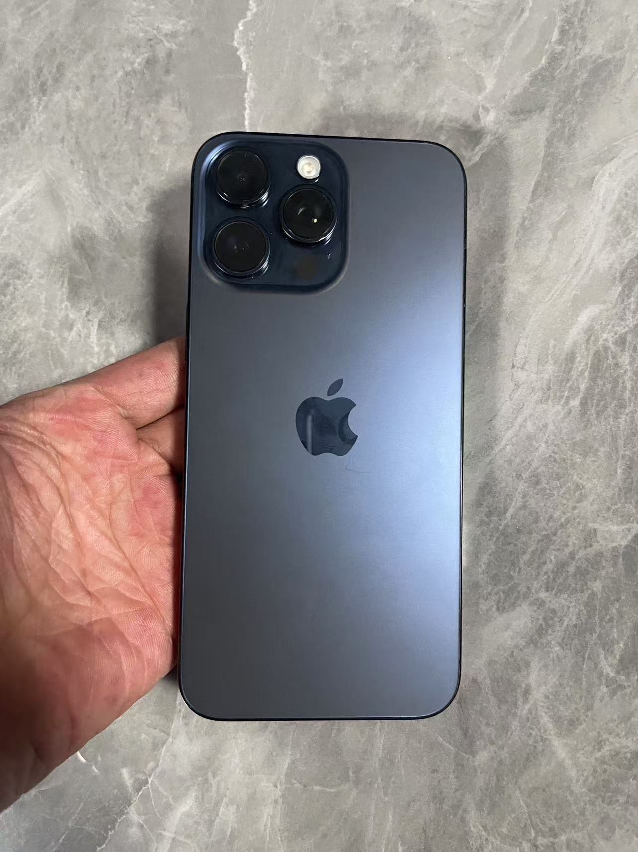 二手准新 苹果iPhone 15 Pro Max 256GB （只有1部 无充电 ）