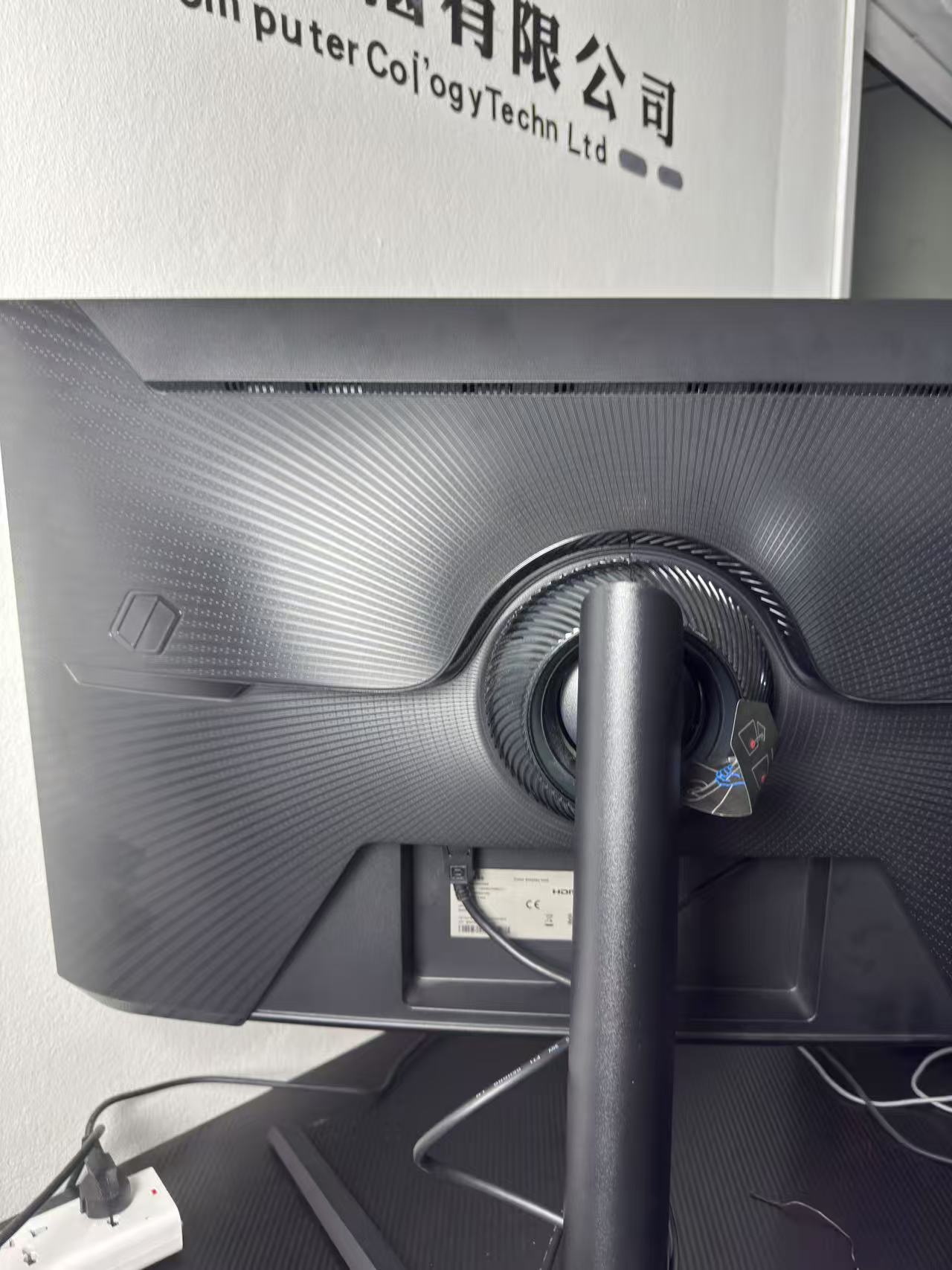 二手准新 4K 三星 32" Odyssey G7 G70B UHD 144Hz Gaming内置安卓系统 可以当电视游戏机使用  电竞显示器