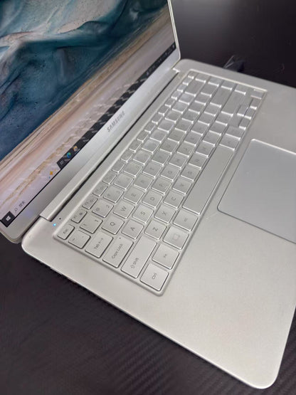 Second hand Samsung laptop Core i7-8550U Samsung 16GB Hard Drive M.2 512G Office Laptop Bangkok Thailand