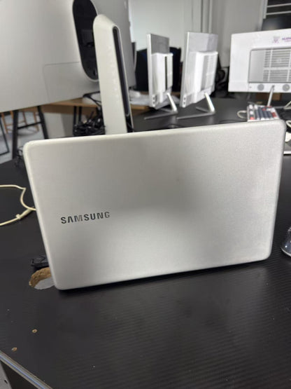 Second hand Samsung laptop Core i7-8550U Samsung 16GB Hard Drive M.2 512G Office Laptop Bangkok Thailand