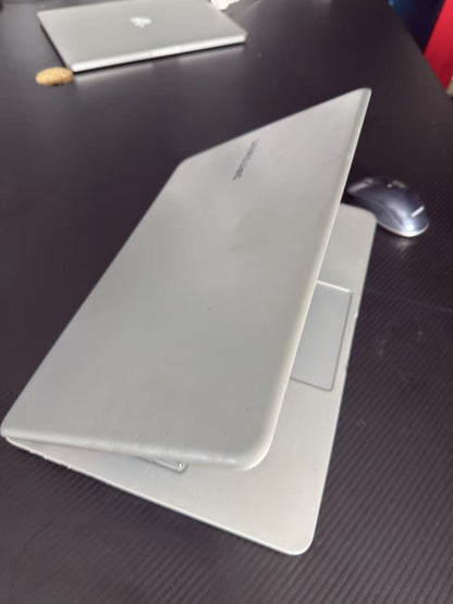 Second hand Samsung laptop Core i7-8550U Samsung 16GB Hard Drive M.2 512G Office Laptop Bangkok Thailand