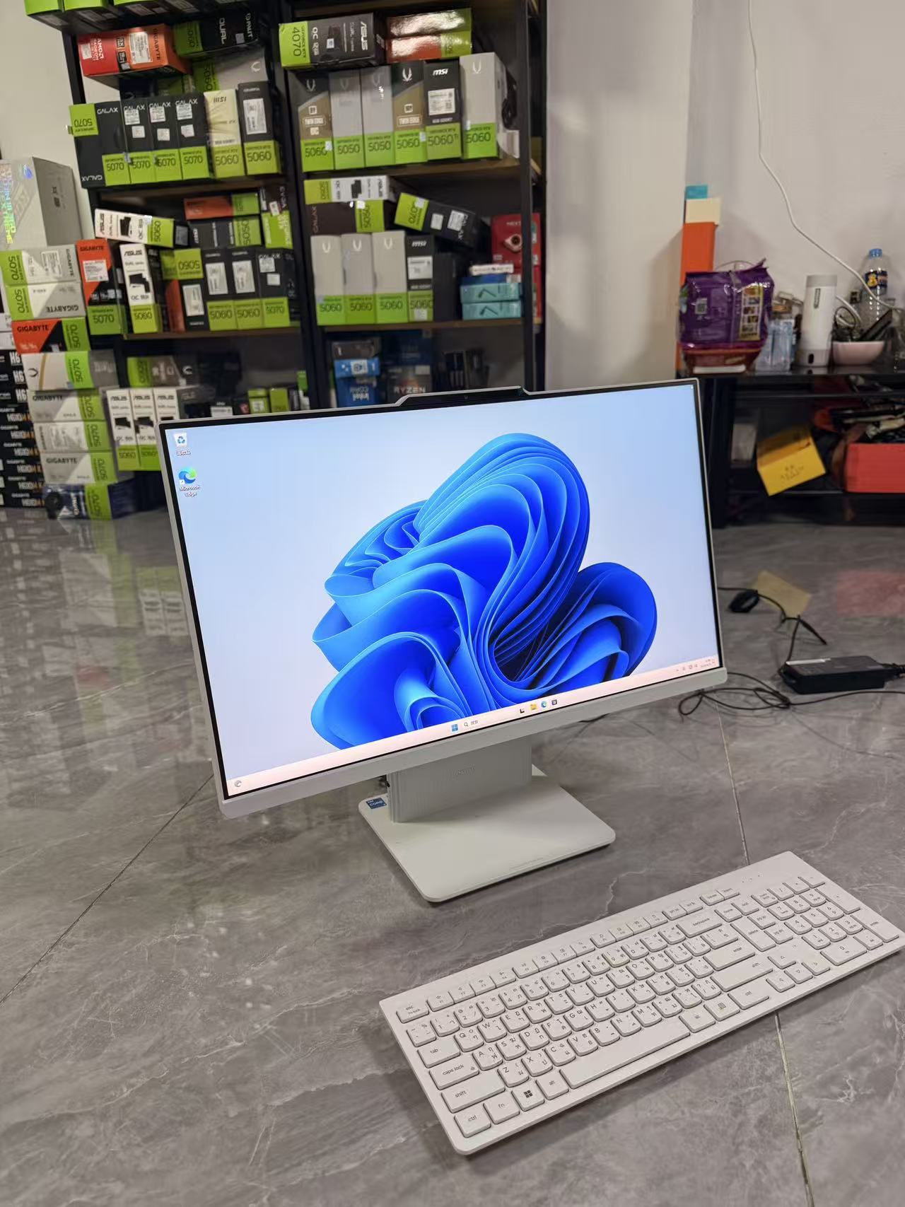 Lenovo 联想24寸一体机电脑 i5-13420H 16GB DDR5 512GB SSD WiFi6 Win11 准新机