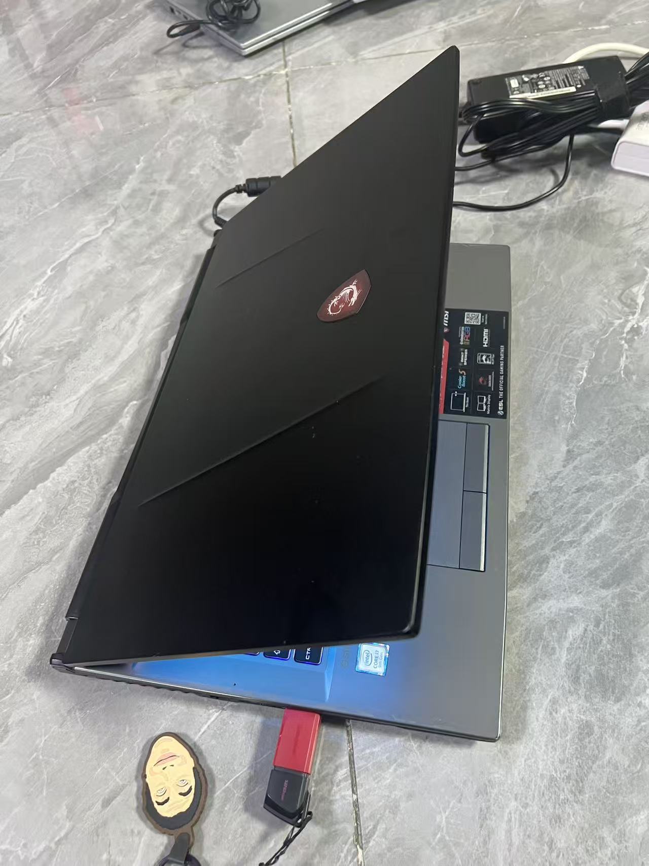 泰国二手游戏笔记本 MSI GP75 Leopard 9SE｜i7-9750H｜16GB DDR4｜512GB SSD｜RTX2060 6GB｜17.3英寸电竞屏