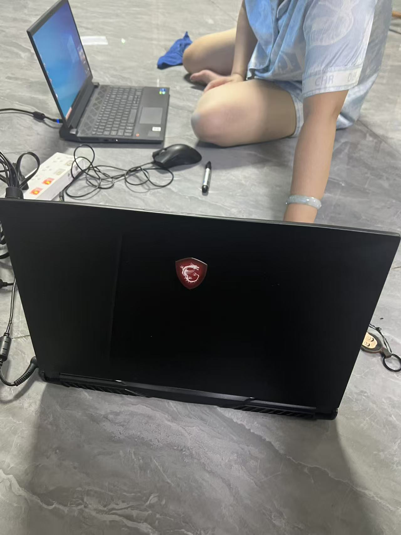 泰国二手游戏笔记本 MSI GP75 Leopard 9SE｜i7-9750H｜16GB DDR4｜512GB SSD｜RTX2060 6GB｜17.3英寸电竞屏