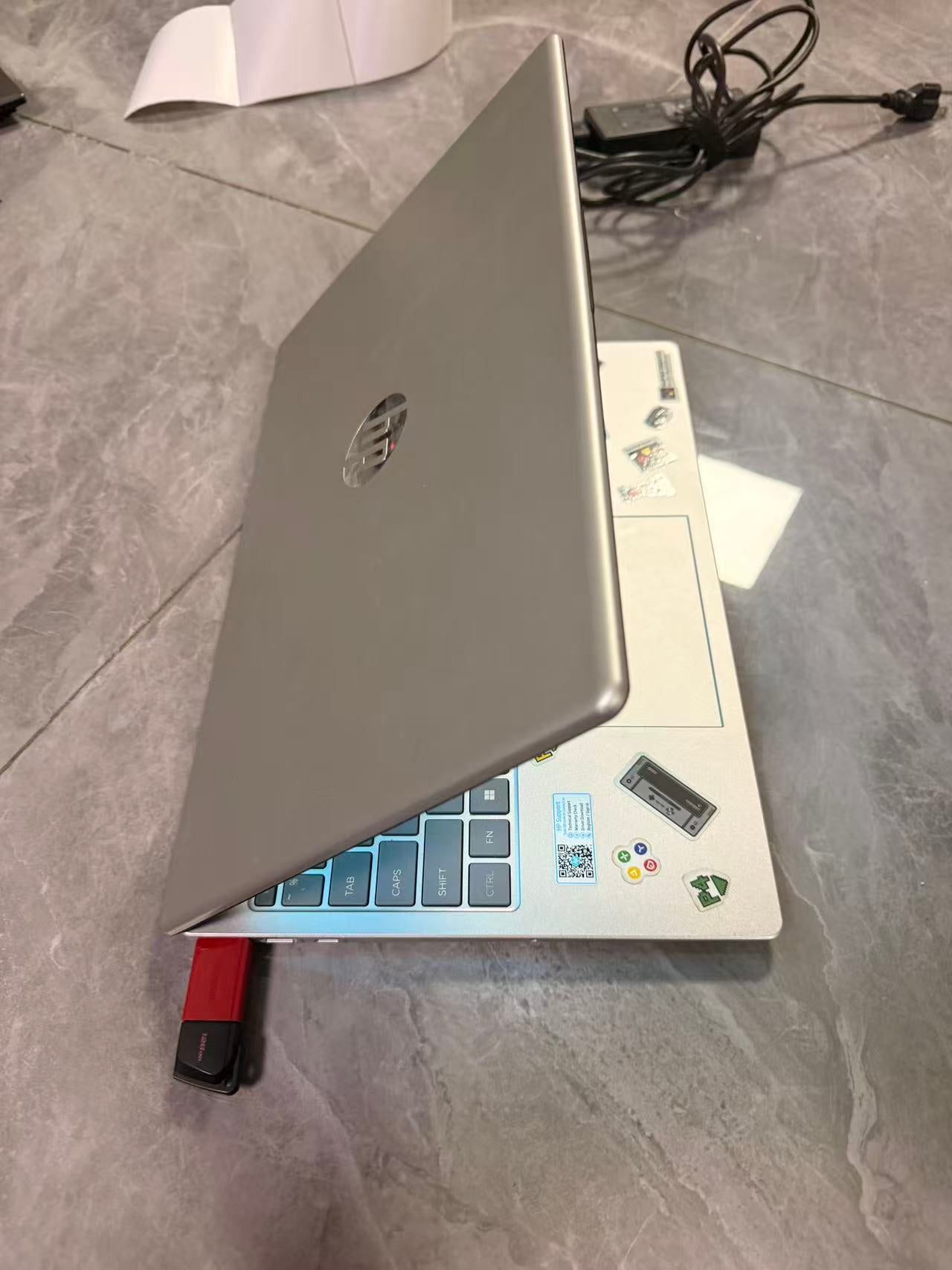 泰国准新笔记本电脑 HP 15-fc0xxx Ryzen 7 5825U 16GB 512GB SSD 15.6英寸 泰文键盘
