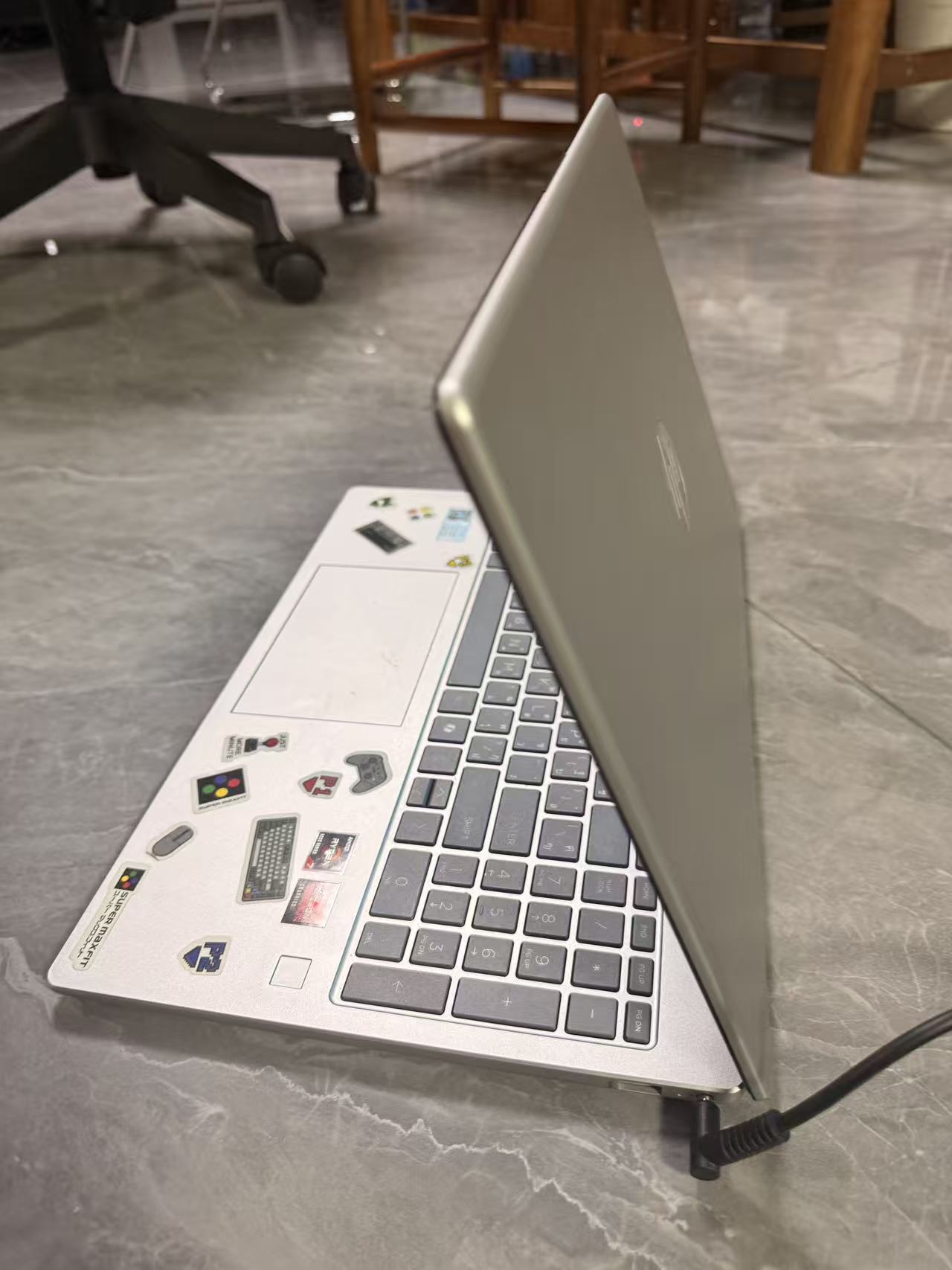 泰国准新笔记本电脑 HP 15-fc0xxx Ryzen 7 5825U 16GB 512GB SSD 15.6英寸 泰文键盘