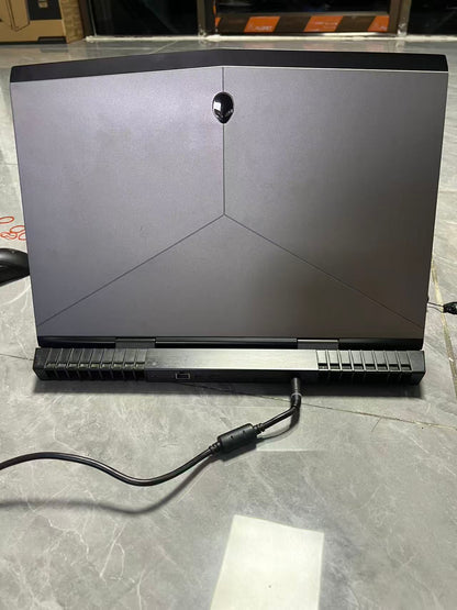 泰国二手外星人Alienware 17 R4 i7-6700HQ GTX1070 8G 16G 256G+1T 17.3寸电竞游戏笔记本 支持全款购买 押金出租 长租短租
