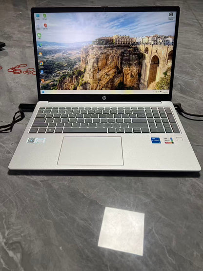 泰国准新机惠普HP 15笔记本电脑 i5-13500H 16G 512G Iris Xe 15.6英寸 支持中文系统 全款购买 押金出租 长租短租