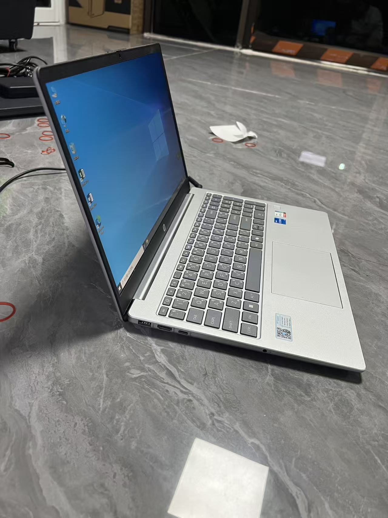 泰国准新HP 15.6英寸笔记本电脑 i5-1334U 十核心 16G DDR4 3200MHz 512G SSD Iris Xe显卡 中文系统 支持出租