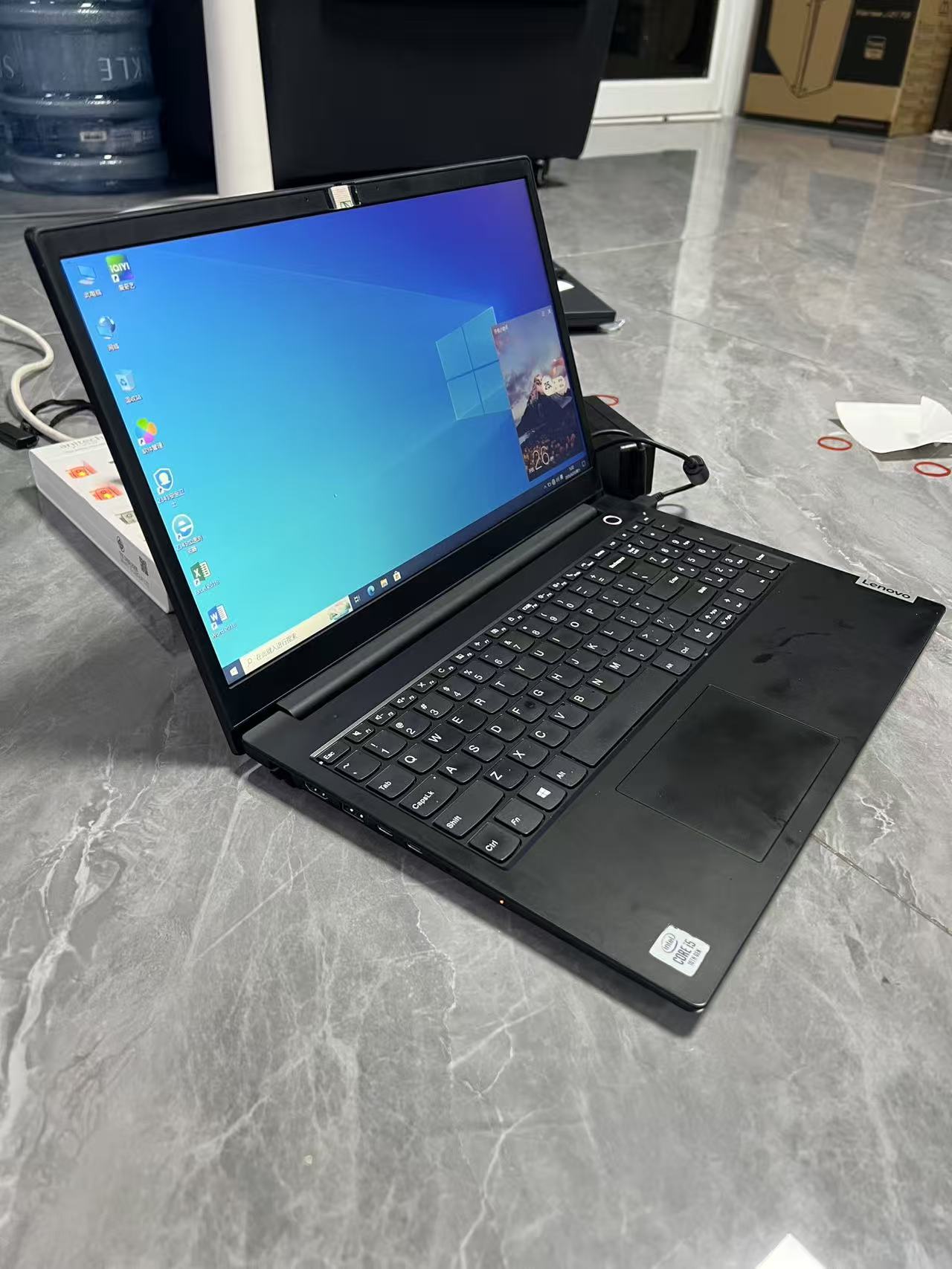 联想 Lenovo V15-IIL 准新商务笔记本电脑 i5-10210U 8G DDR4 2667MHz 240G SSD 15.6英寸 中文系统 支持出租