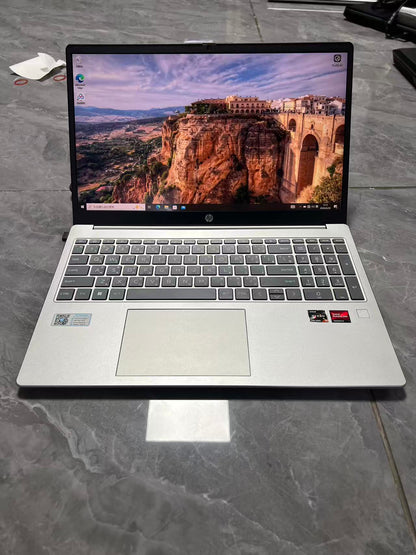 【泰国行货准新机】HP 15-fc0xxx 笔记本电脑 Ryzen 5 7520U 16GB LPDDR5 5500MHz 512GB SSD 15.3英寸 泰文键盘 支持出租