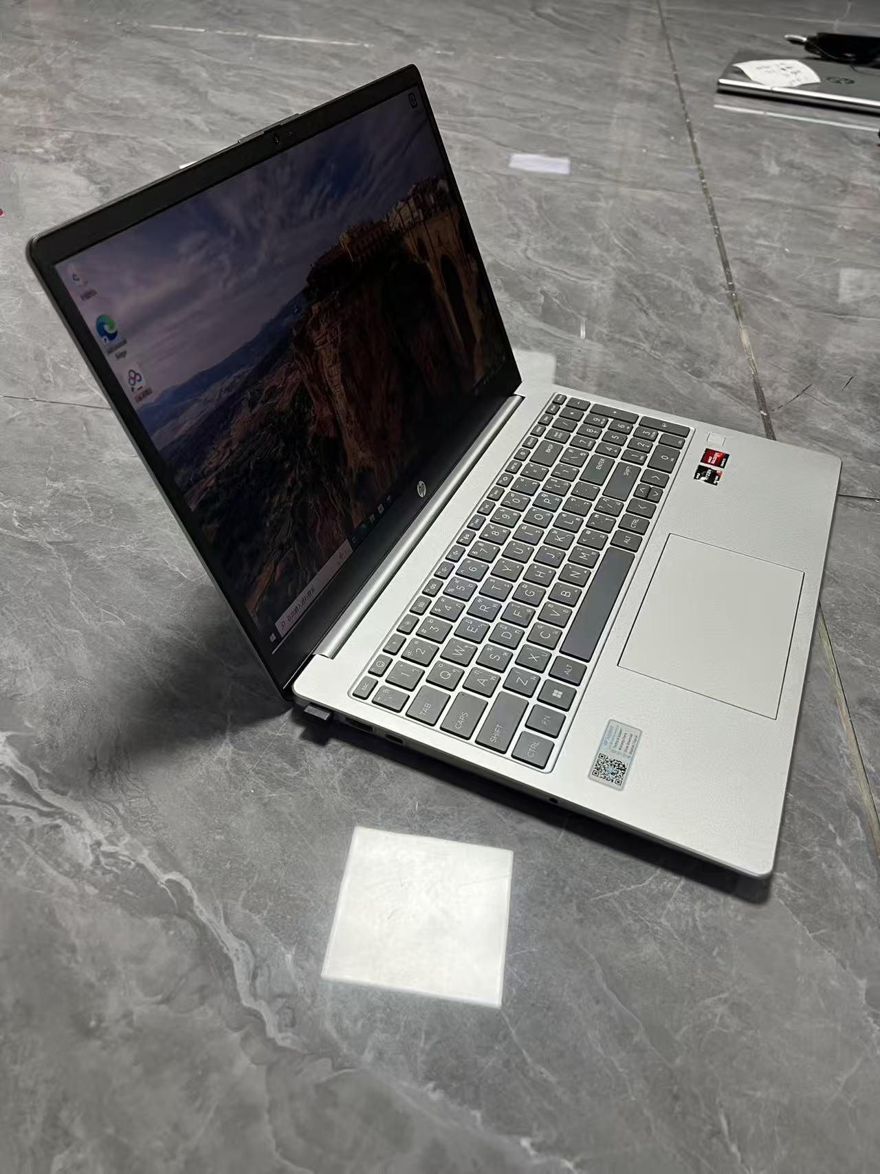 【泰国行货准新机】HP 15-fc0xxx 笔记本电脑 Ryzen 5 7520U 16GB LPDDR5 5500MHz 512GB SSD 15.3英寸 泰文键盘 支持出租