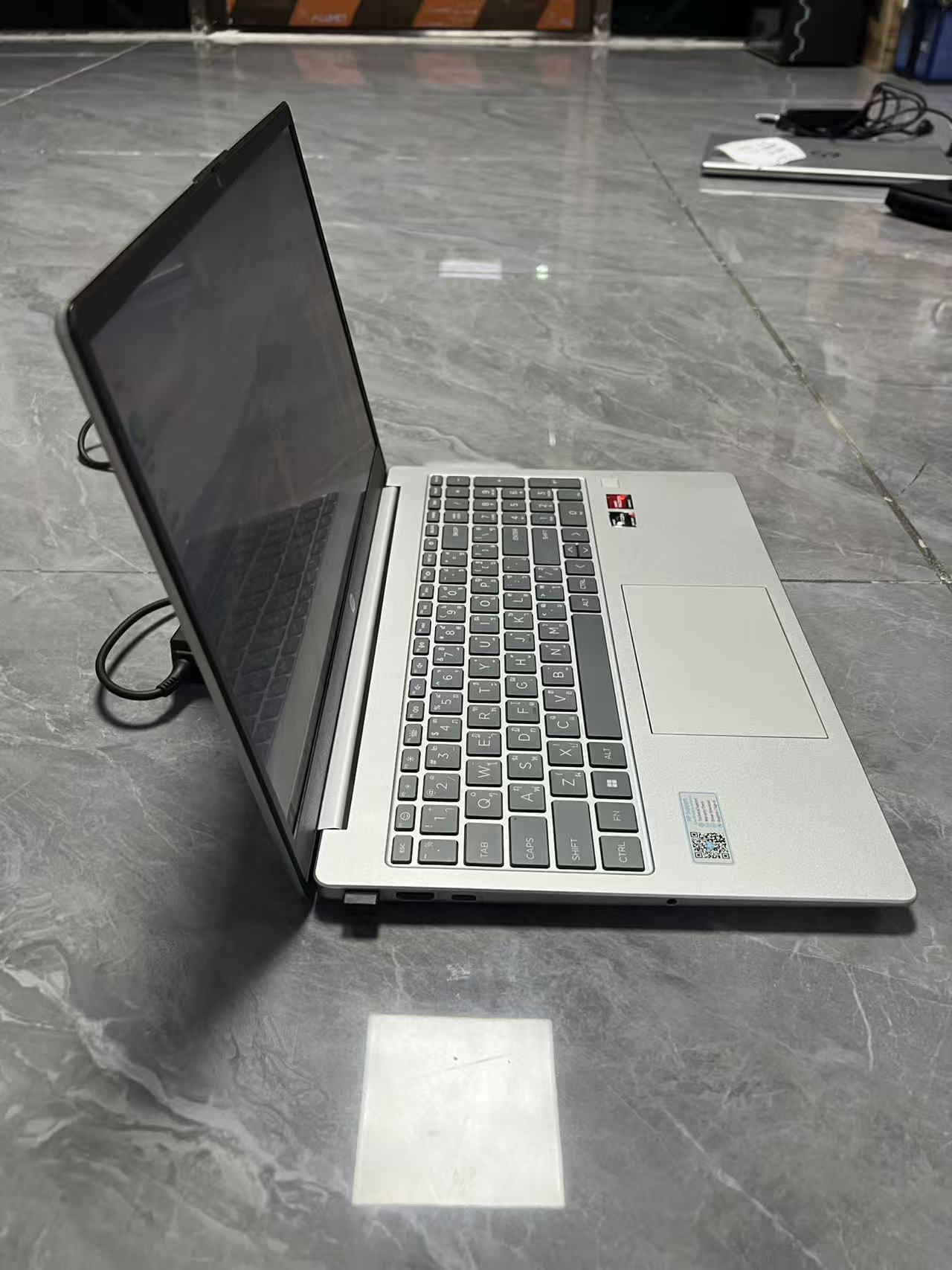 【泰国行货准新机】HP 15-fc0xxx 笔记本电脑 Ryzen 5 7520U 16GB LPDDR5 5500MHz 512GB SSD 15.3英寸 泰文键盘 支持出租