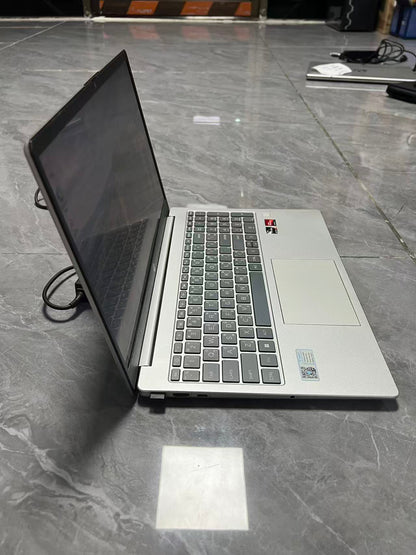 【泰国行货准新机】HP 15-fc0xxx 笔记本电脑 Ryzen 5 7520U 16GB LPDDR5 5500MHz 512GB SSD 15.3英寸 泰文键盘 支持出租