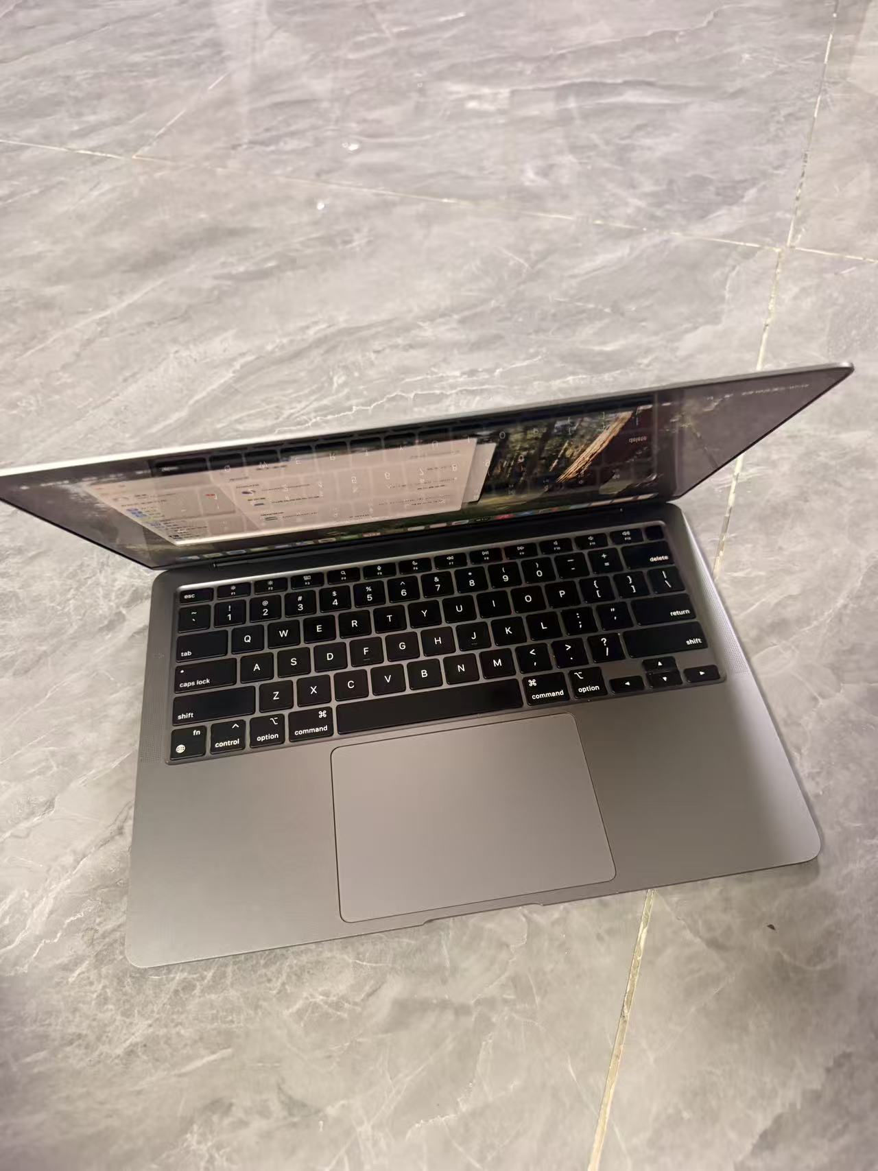 泰国二手苹果笔记本MacBook Apple MacBook Air M1 8GB 256GB SSD 13.3英寸 Retina 笔记本电脑 电池96%