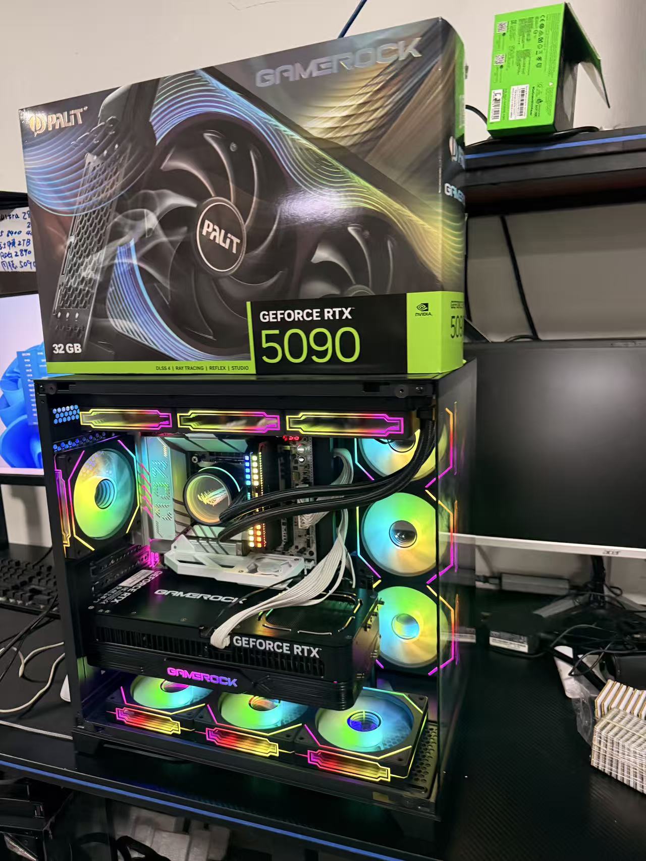 Intel Ultra 9 285K + RTX 5090 32GB GAMEROCK｜64GB DDR5｜2TB SSD｜MAX PRO海景房机箱｜赠送9个ARGB风扇｜RGO 360水冷