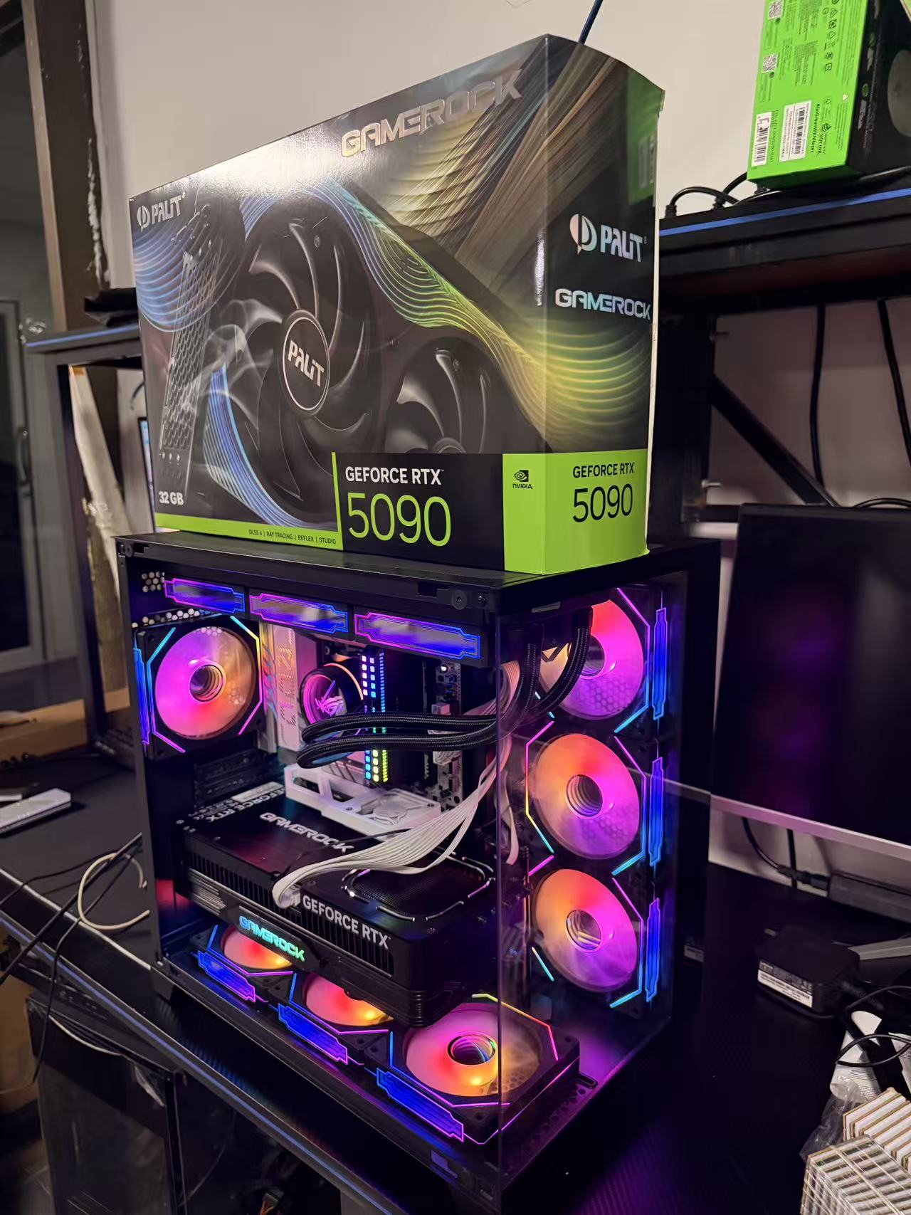 Intel Ultra 9 285K + RTX 5090 32GB GAMEROCK｜64GB DDR5｜2TB SSD｜MAX PRO海景房机箱｜赠送9个ARGB风扇｜RGO 360水冷
