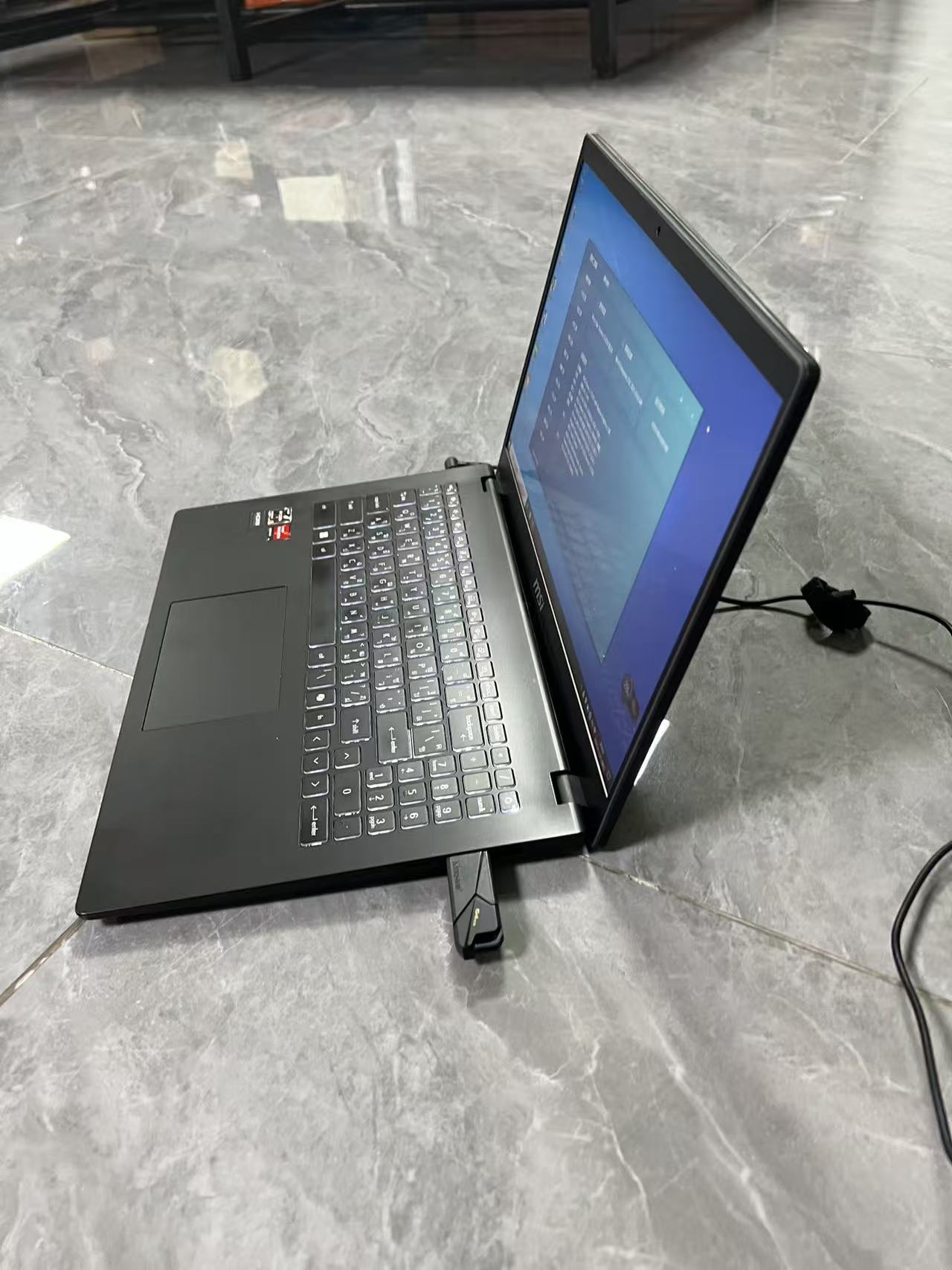 二手微星笔记本电脑Ryzen 5 7530U 8GB DDR4 M.2 512GB固态硬盘 笔记本电脑 泰国现货