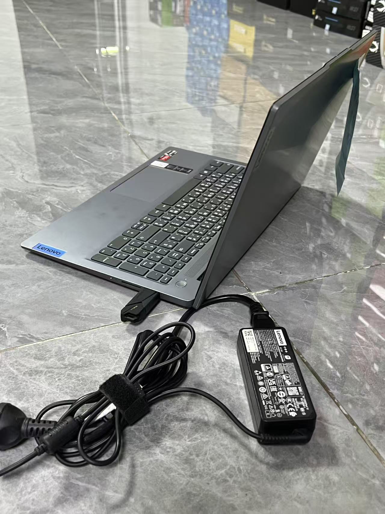 二手联想 AMD Ryzen 5 7520U DDR5 16GB 512GB 笔记本电脑 泰国现货