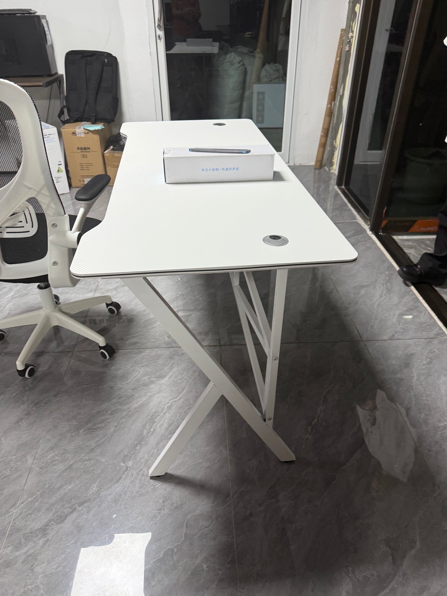 泰国电竞椅电竞桌白色，黑色都有