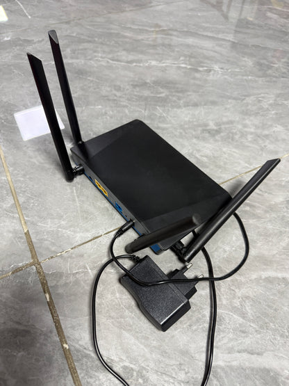 千兆二手路由器交换机 一共有9个，一个500泰铢 ￼两个800泰铢 四个1500泰铢