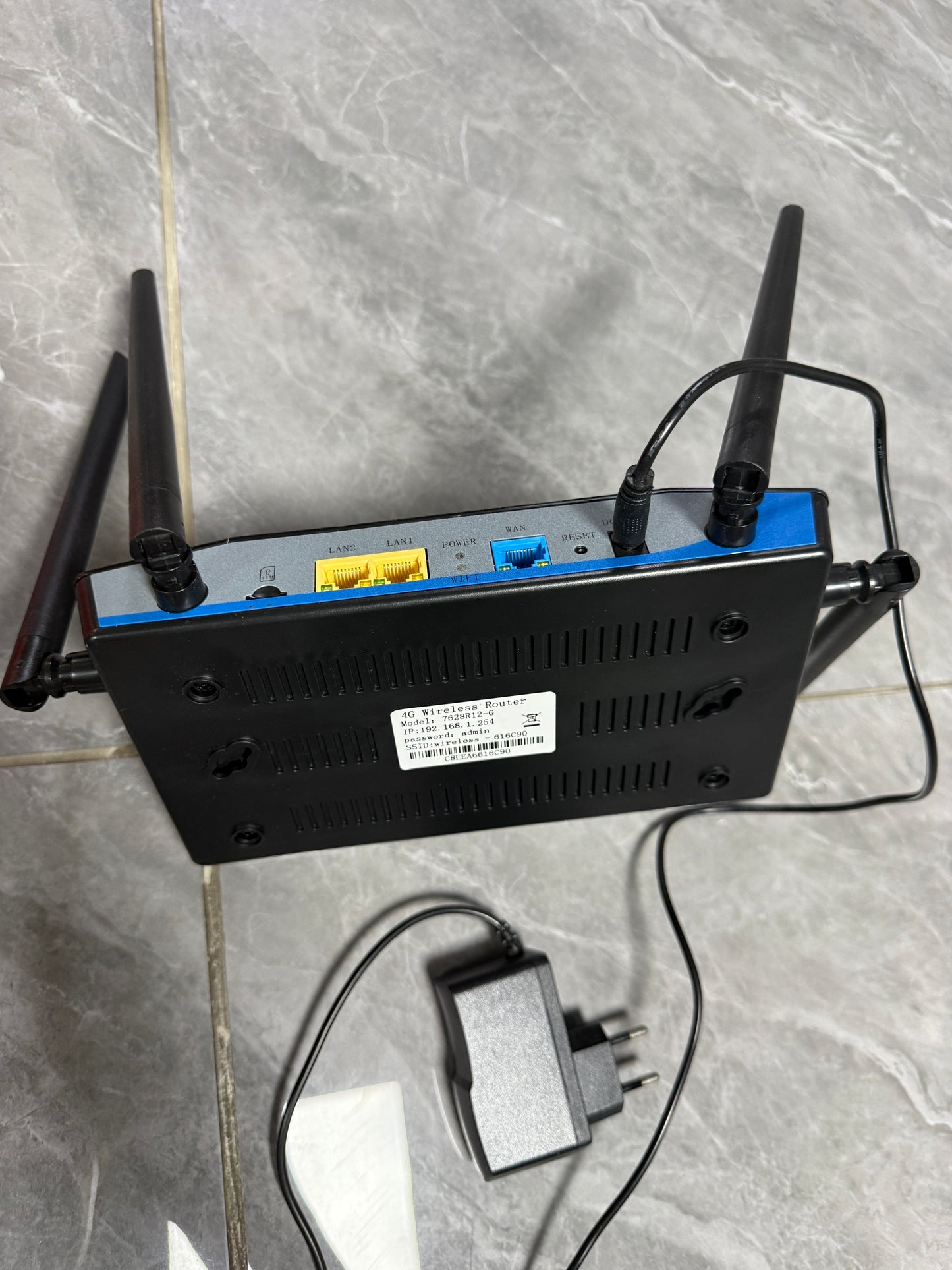 千兆二手路由器交换机 一共有9个，一个500泰铢 ￼两个800泰铢 四个1500泰铢