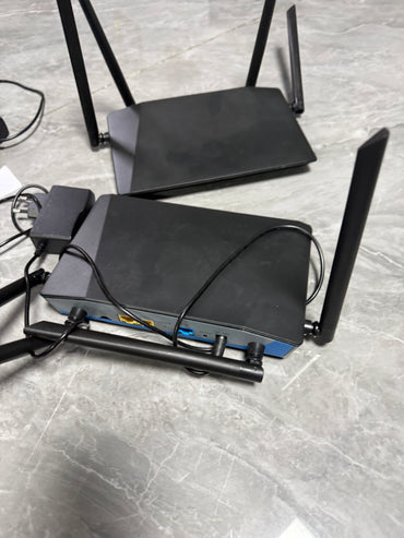 千兆二手路由器交换机 一共有9个，一个500泰铢 ￼两个800泰铢 四个1500泰铢