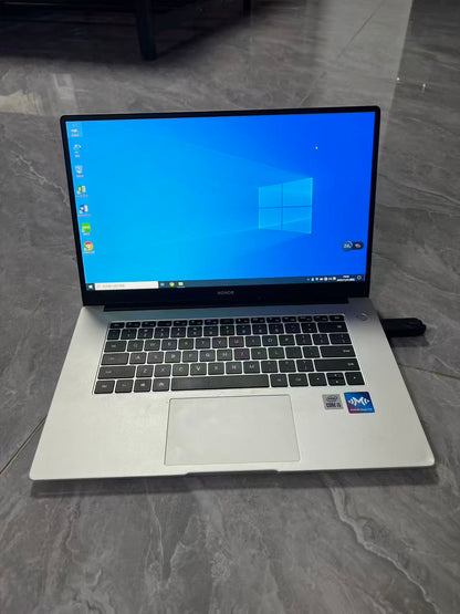 二手华为 HONOR笔记本 酷睿 i5-10210U 8GB M.2 512GB 笔记本电脑 泰国现货